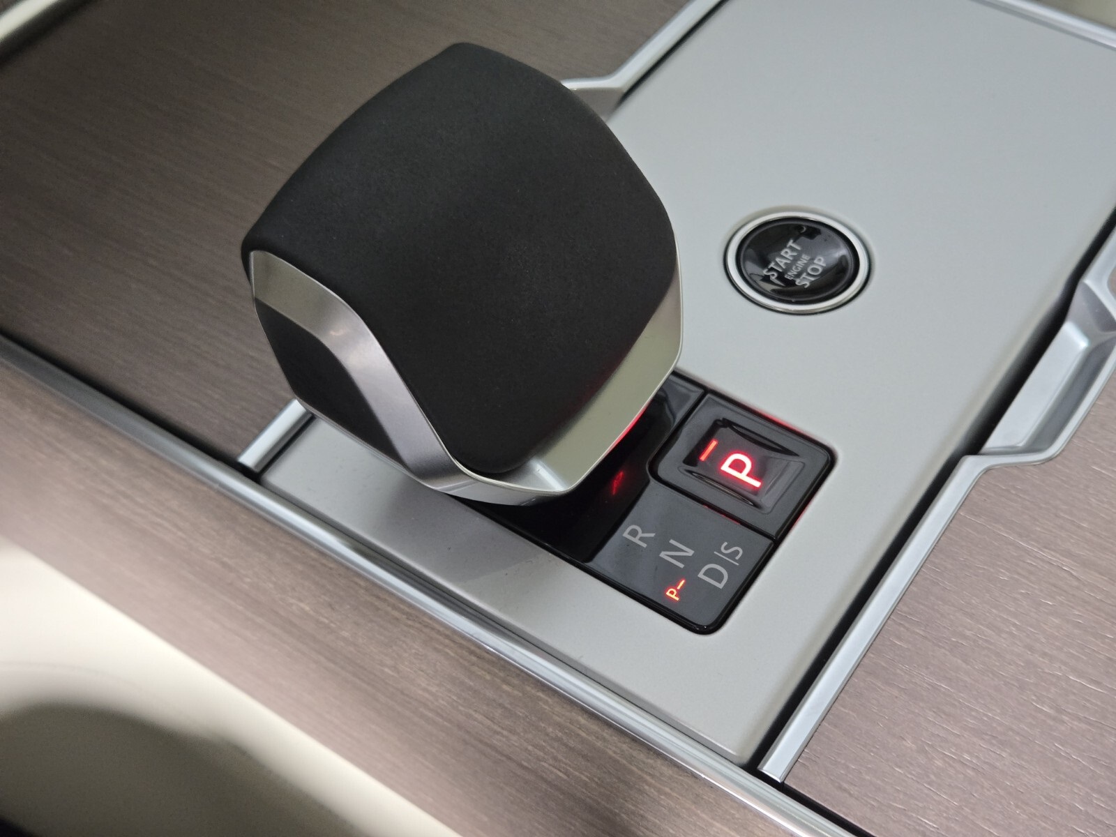 2025 Land Rover Range Rover SE photo 29