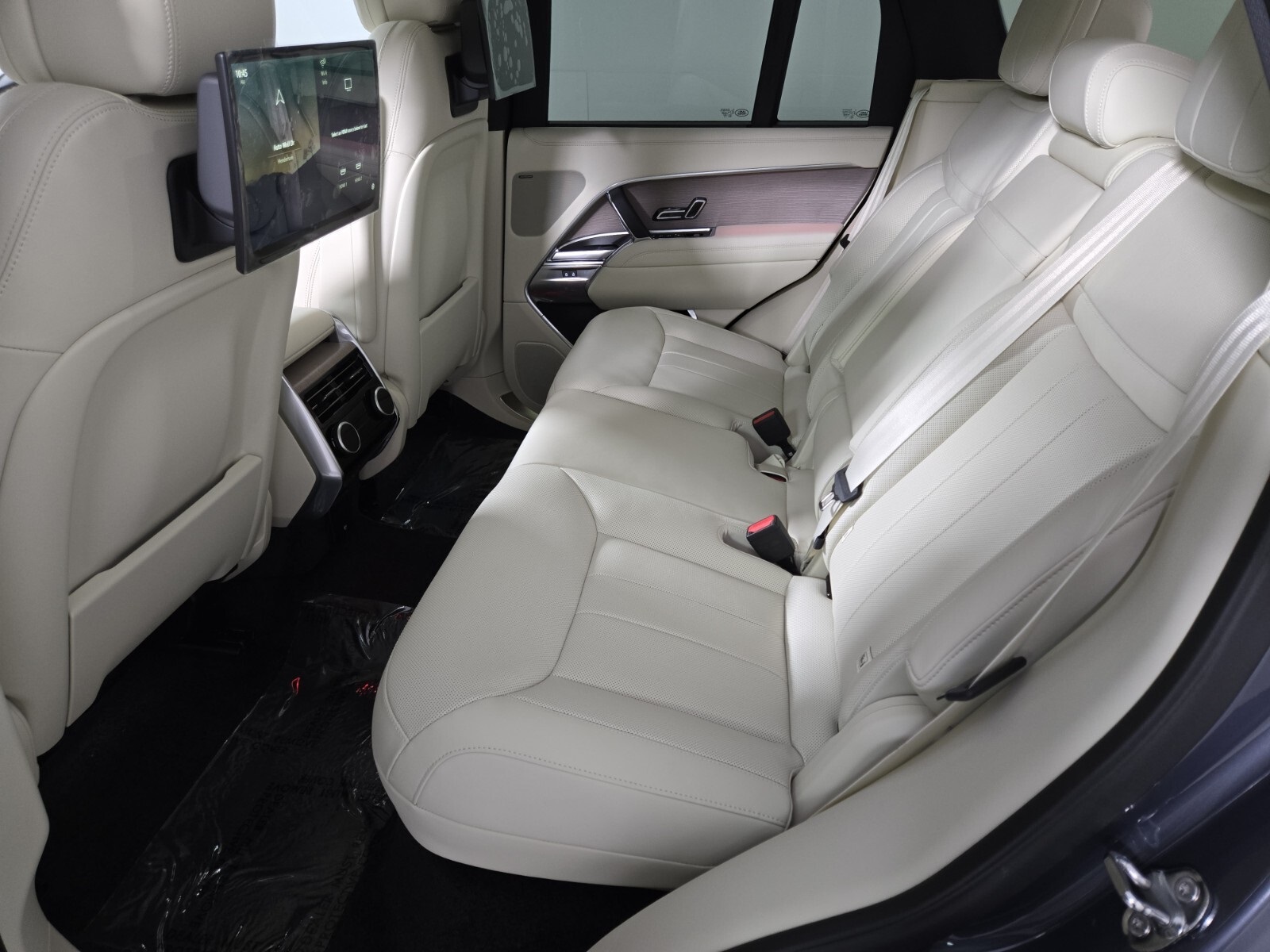 2025 Land Rover Range Rover SE photo 5