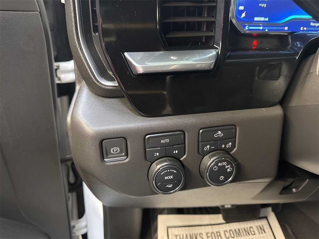 2022 Chevrolet Silverado 1500 LT photo 2