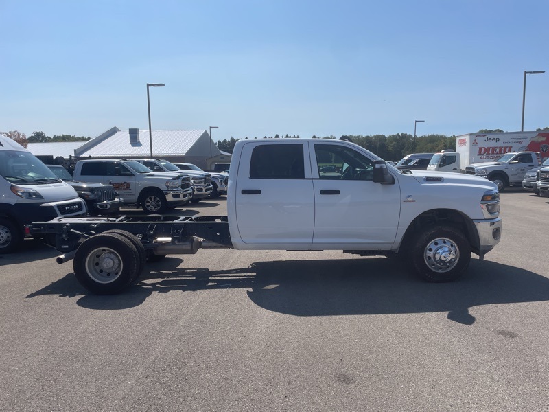 2026 Ram 3500 Tradesman photo 2
