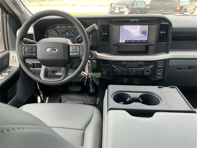 2025 Oxford White Ford Super Duty F-350 DRW XL 4X4 Truck