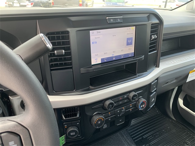 2025 Oxford White Ford Super Duty F-350 DRW XL 4X4 Truck