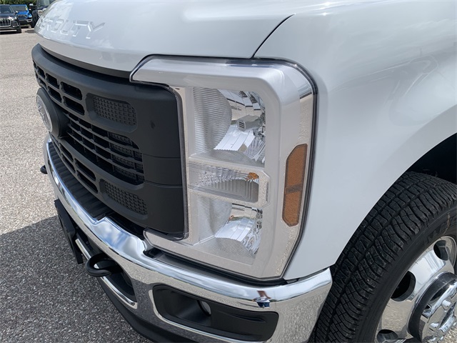 2025 Oxford White Ford Super Duty F-350 DRW XL 4X4 Truck