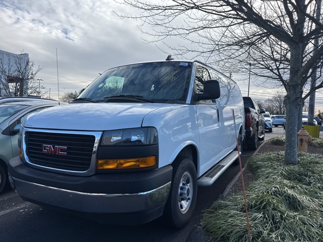 2024 GMC Savana LT's photo