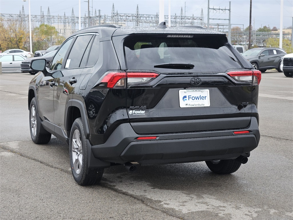 2025 Toyota RAV4 XLE photo 3