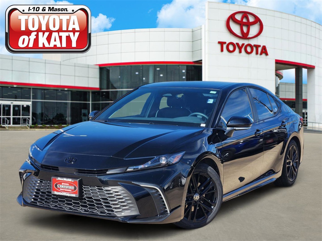 2025 Toyota Camry SE's photo