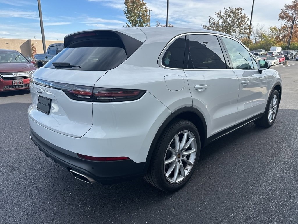 2023 Porsche Cayenne Platinum Edition photo 2