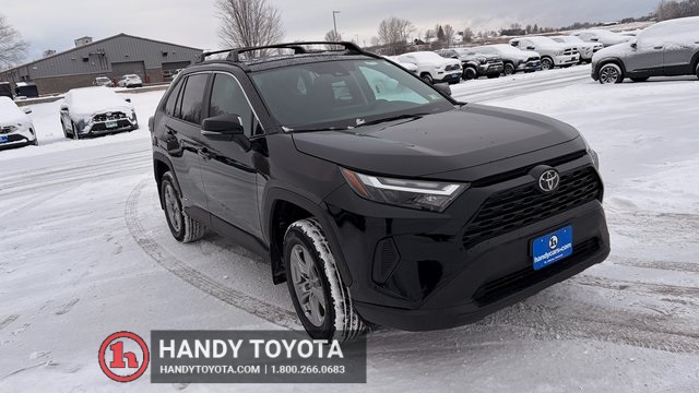 2025 Toyota RAV4 XLE's photo