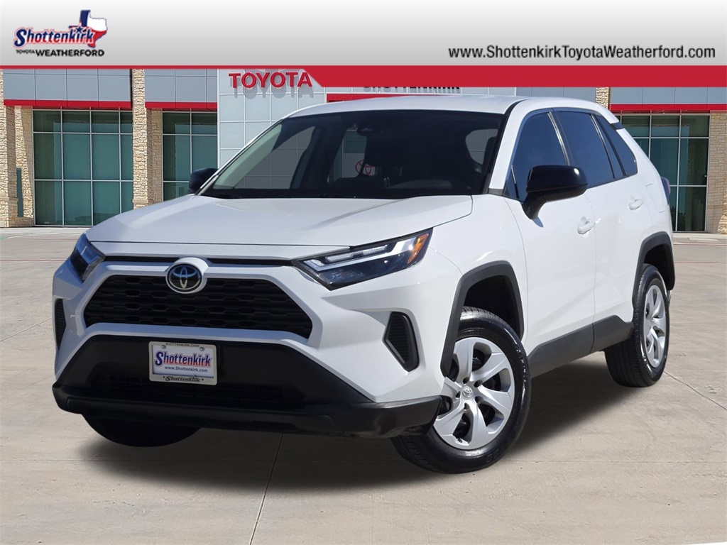2024 Toyota RAV4 LE's photo