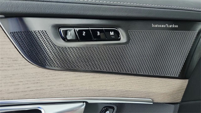 new 2026 Volvo XC90 Plug-In Hybrid car, priced at $81,875