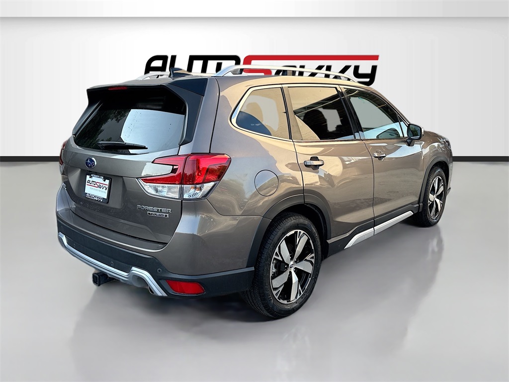 2024 Subaru Forester Touring photo 6