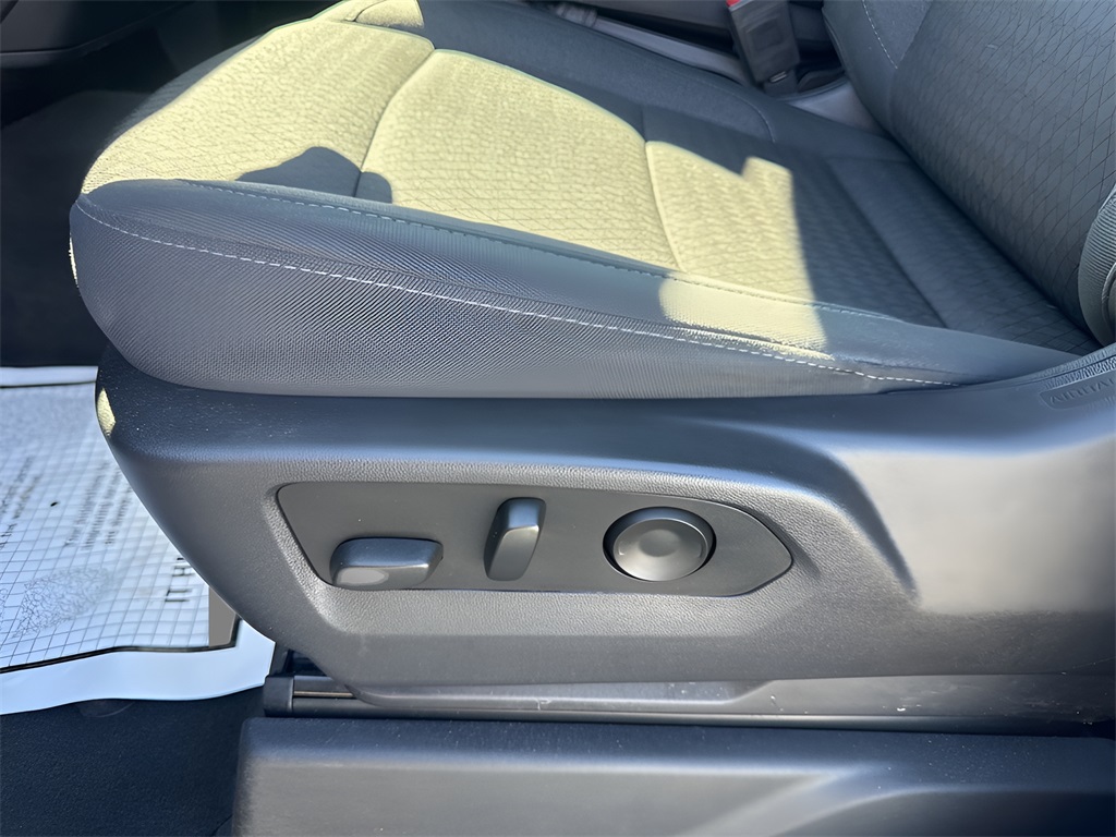 2023 Chevrolet Silverado 1500 Custom photo 2