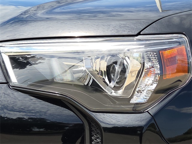 2023 Toyota 4Runner SR5 Premium photo 4
