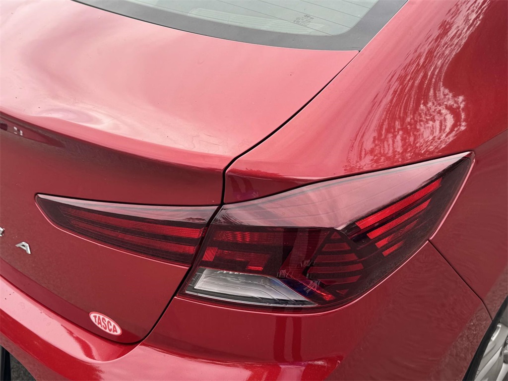 2019 Hyundai Elantra SEL photo 10