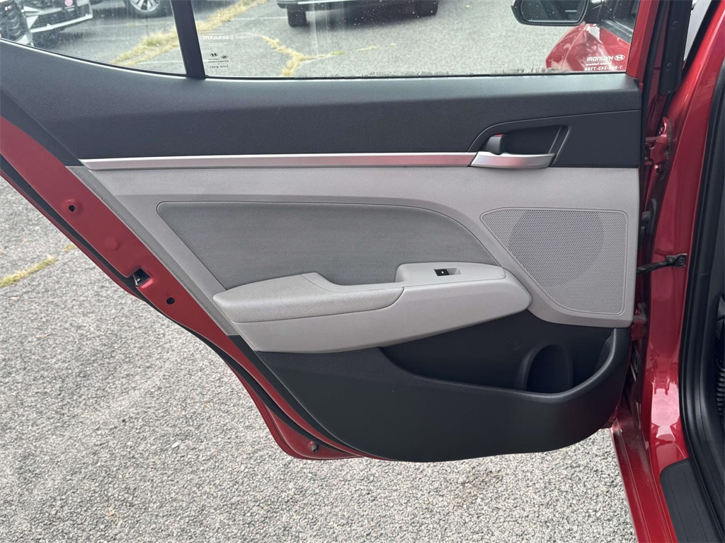 2019 Hyundai Elantra SEL photo 11