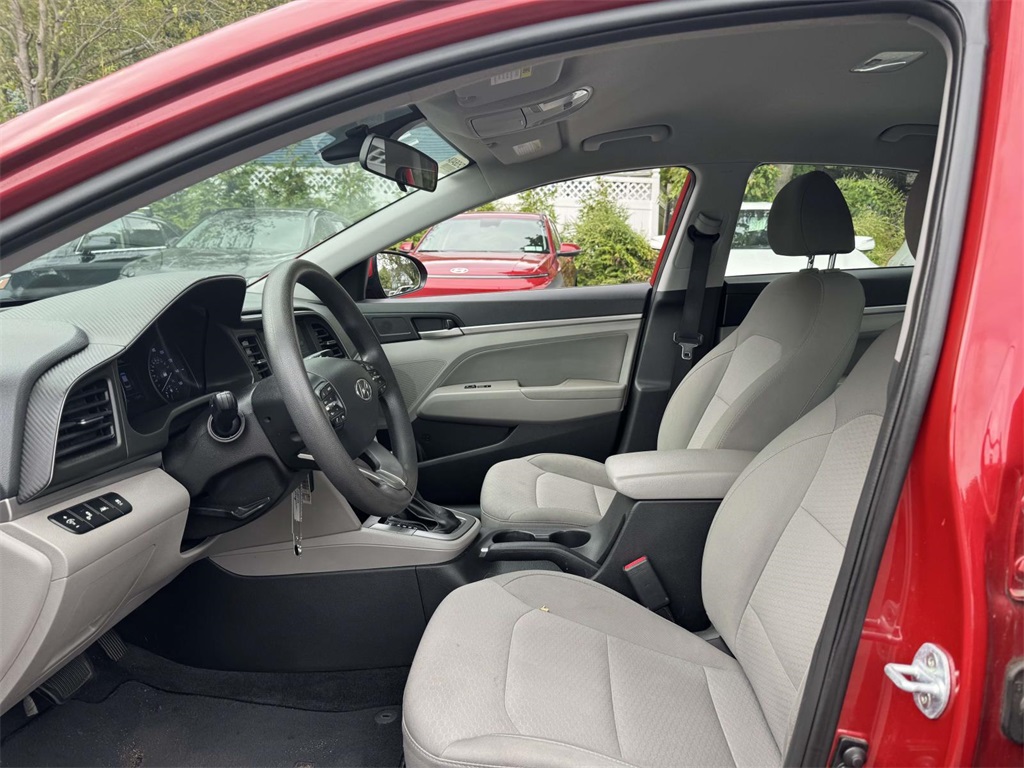 2019 Hyundai Elantra SEL photo 19