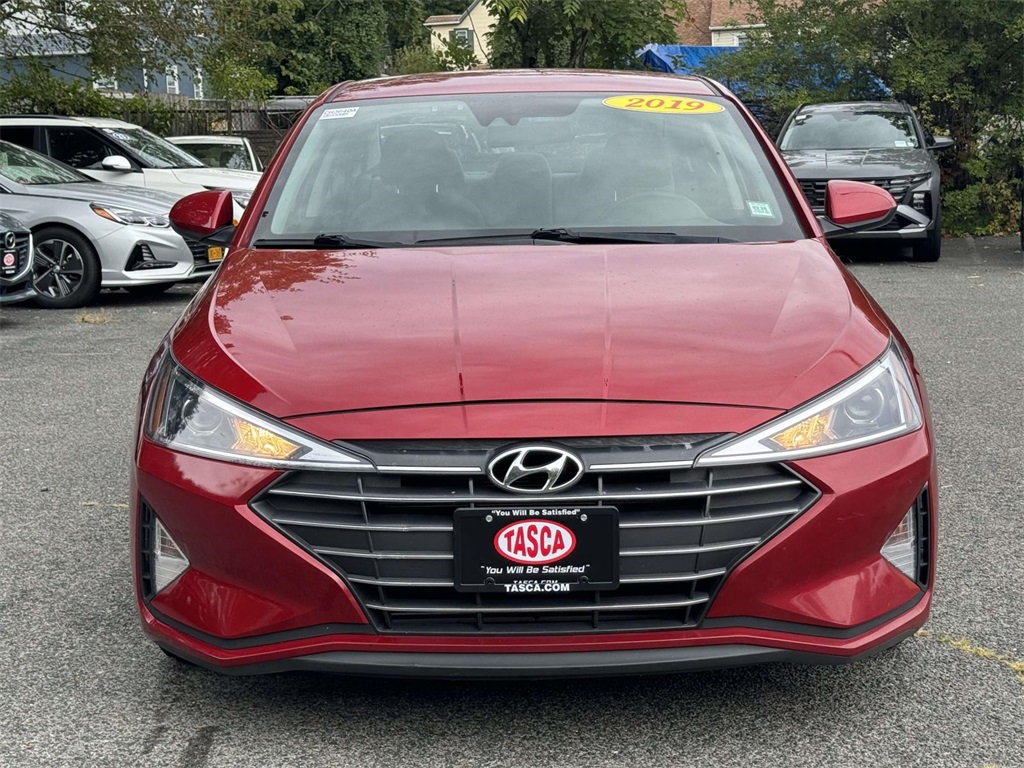 2019 Hyundai Elantra SEL photo 2
