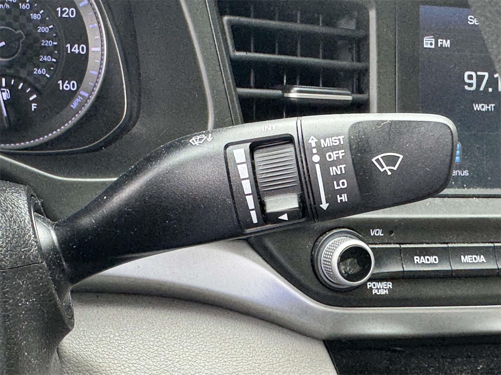 2019 Hyundai Elantra SEL photo 23