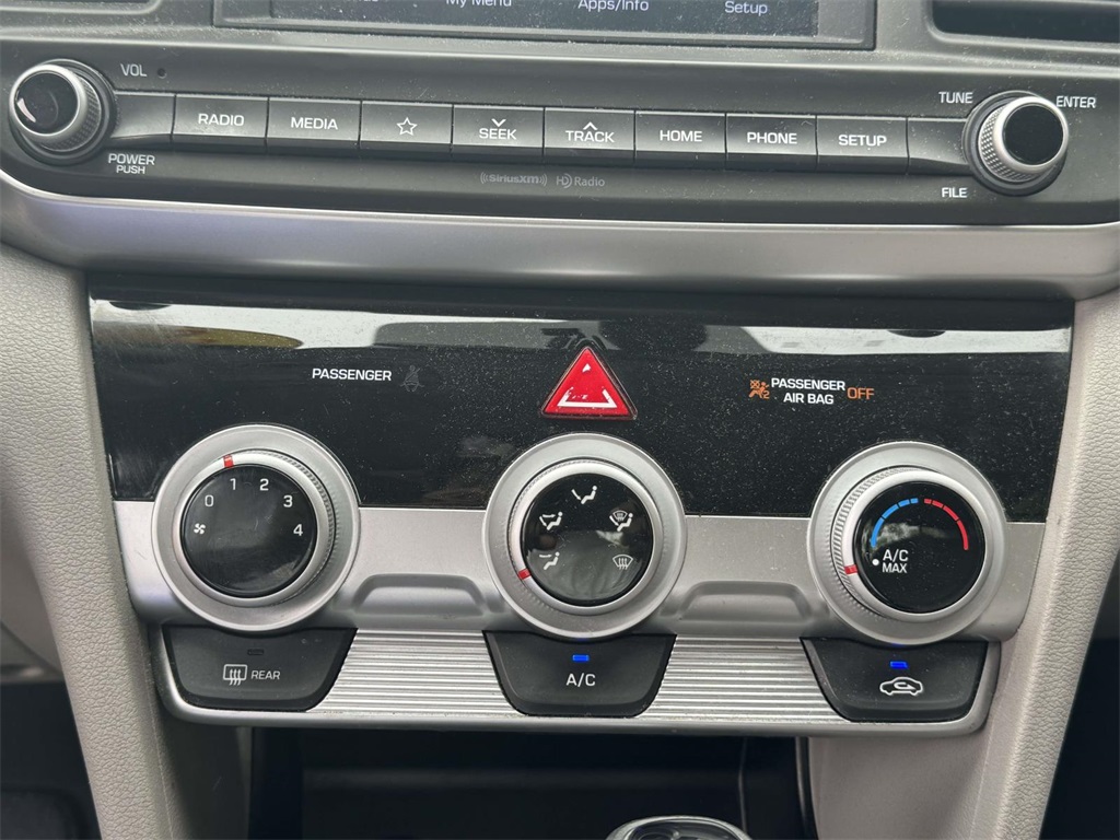2019 Hyundai Elantra SEL photo 26