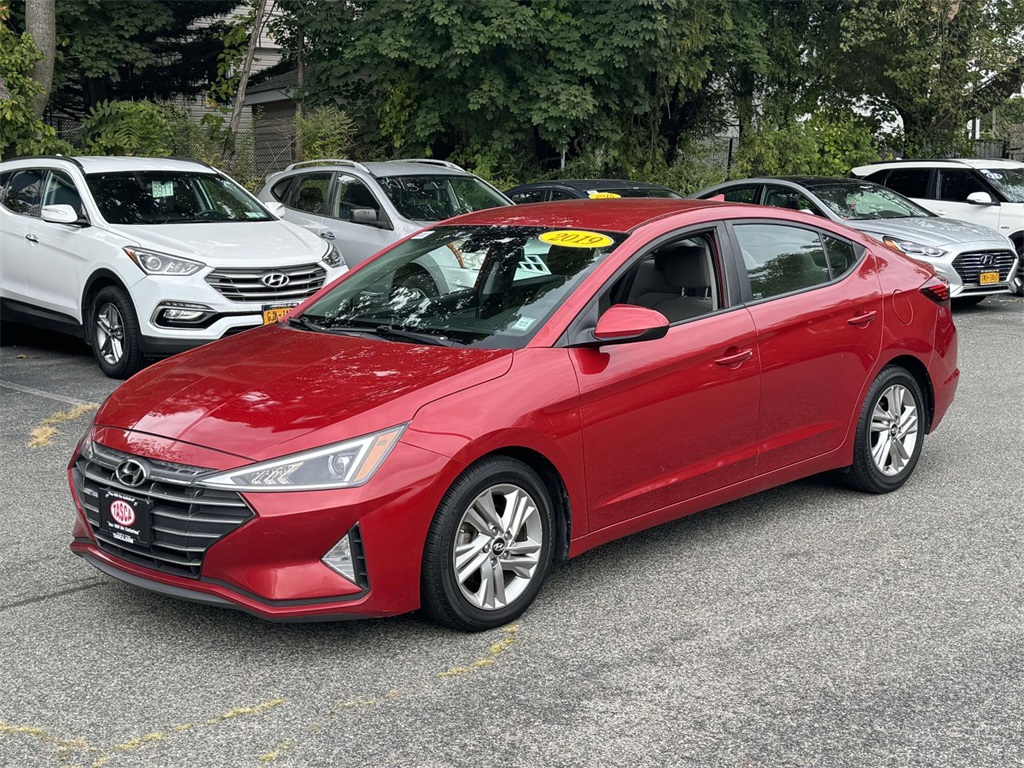 2019 Hyundai Elantra SEL photo 3