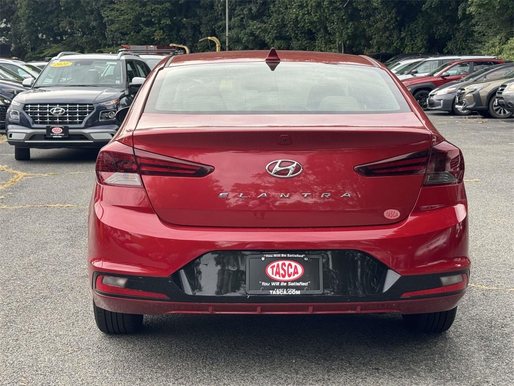 2019 Hyundai Elantra SEL photo 5
