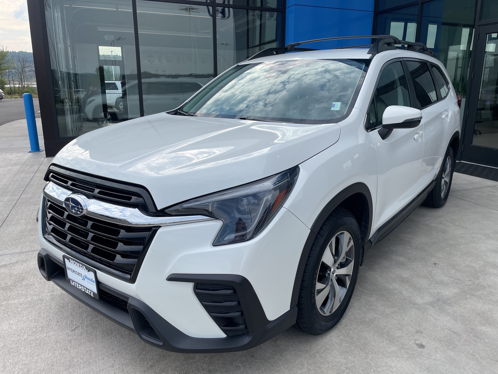 2023 Subaru Ascent Premium's photo