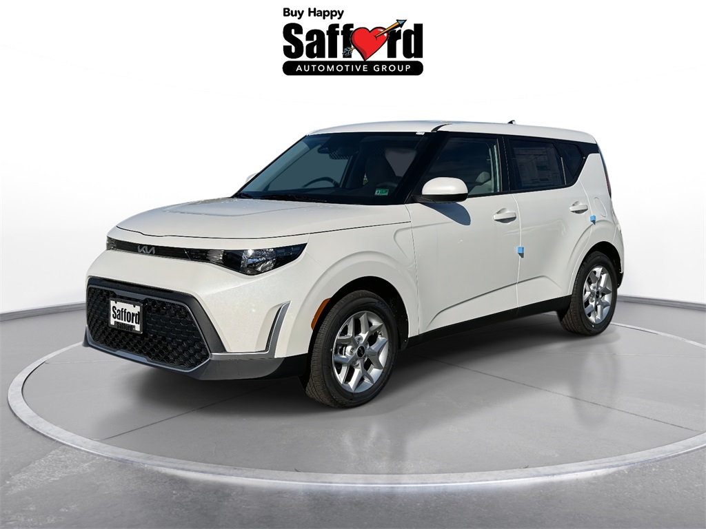 2025 Kia Soul LX's photo