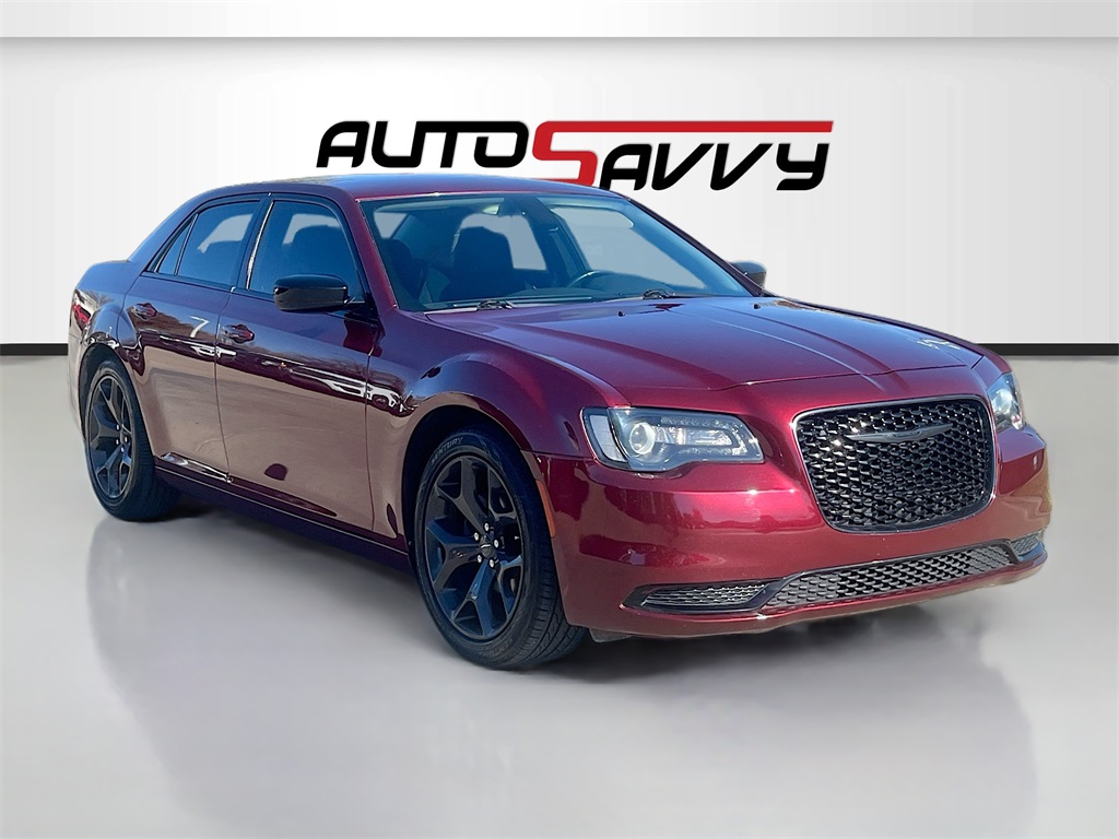 2021 Chrysler 300 Touring's photo