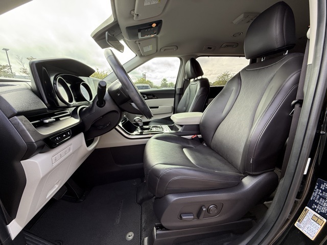 Used 2024 Kia Carnival Van