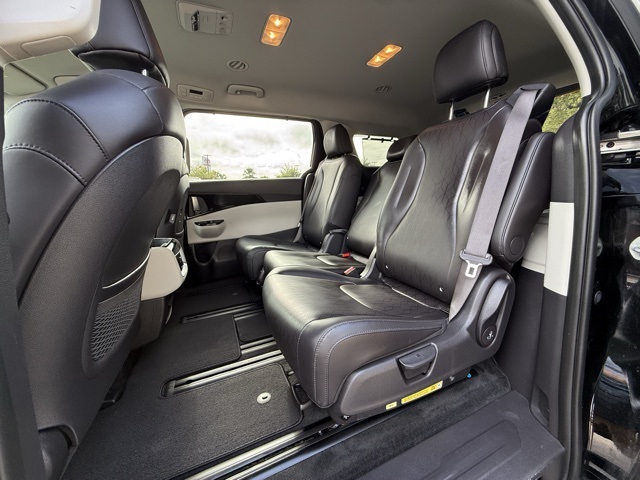 Used 2024 Kia Carnival Van