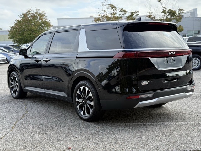 Used 2024 Kia Carnival Van