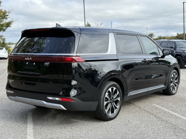 Used 2024 Kia Carnival Van