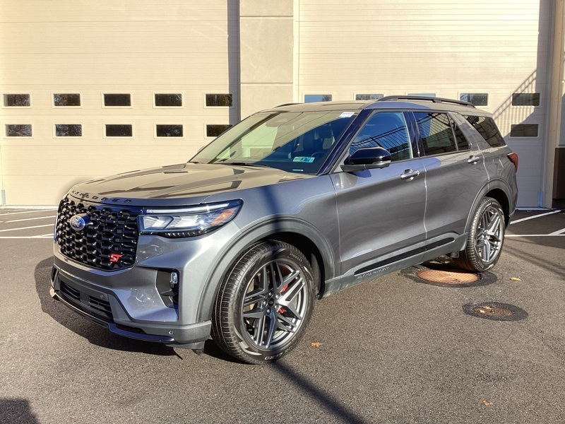 Used 2025 Ford Explorer SUV