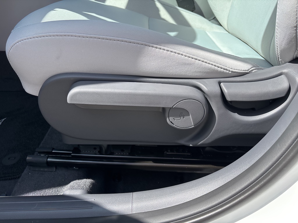 2025 Hyundai Kona SE photo 10