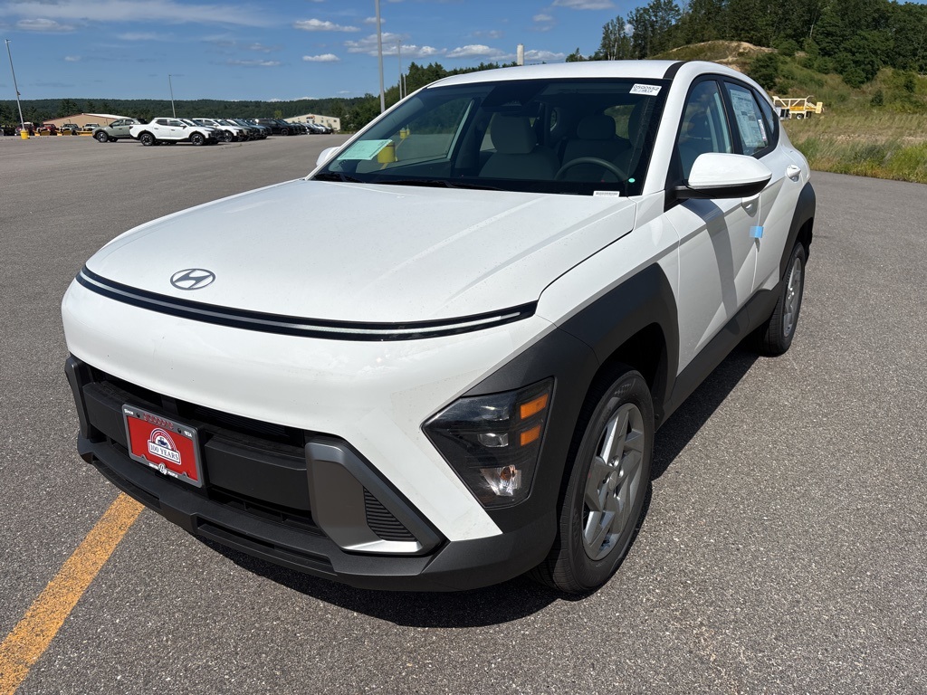 2025 Hyundai Kona SE photo 2
