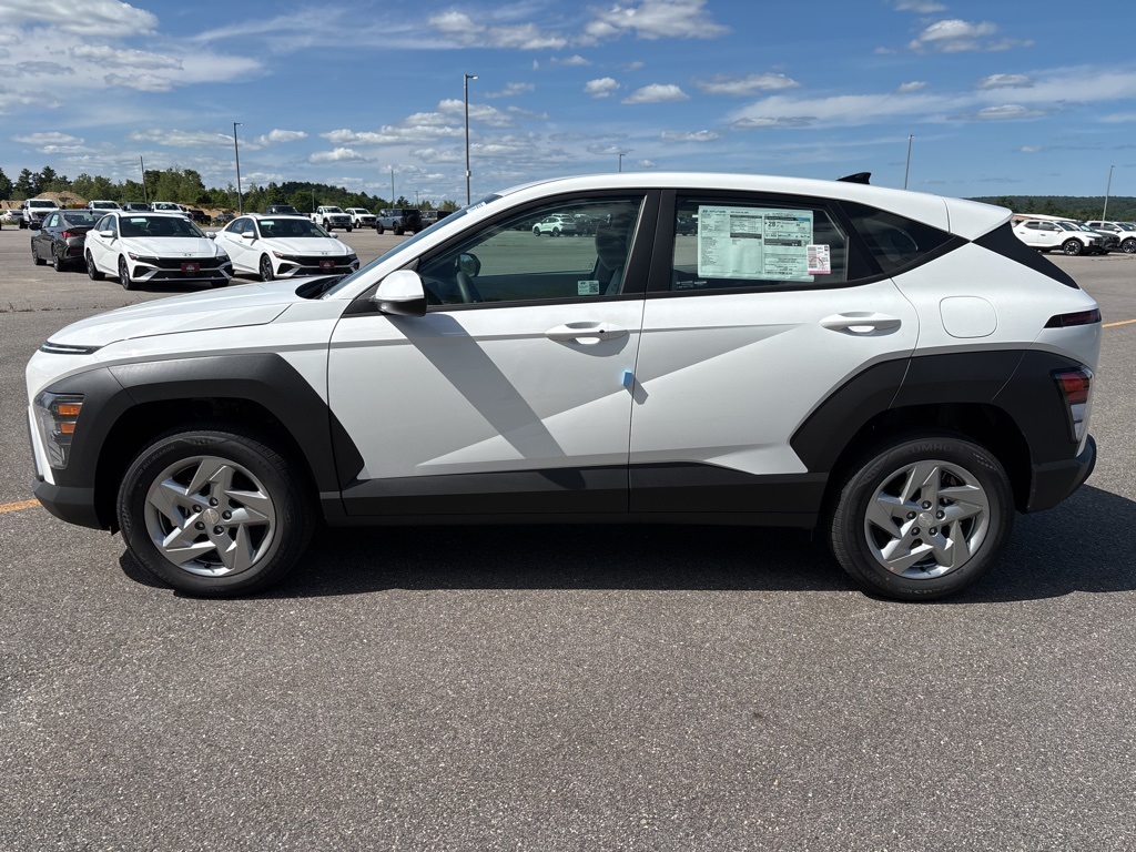 2025 Hyundai Kona SE photo 3