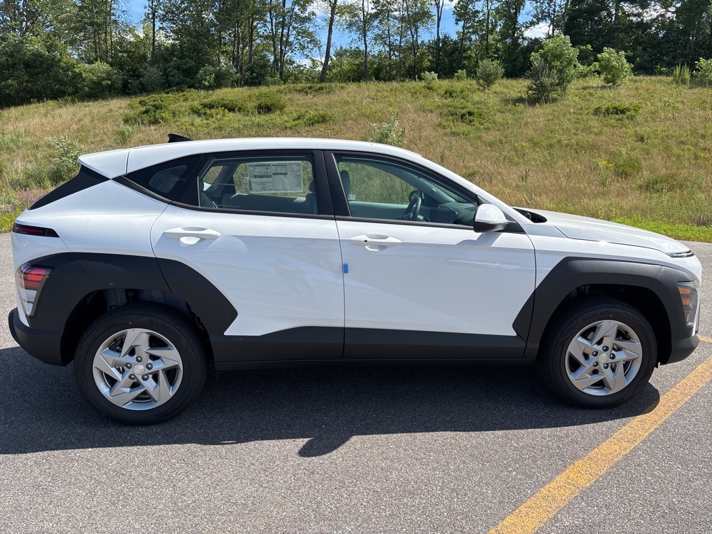 2025 Hyundai Kona SE photo 5