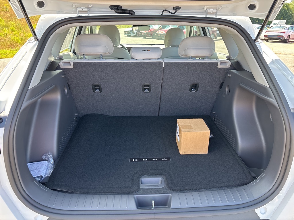 2025 Hyundai Kona SE photo 6