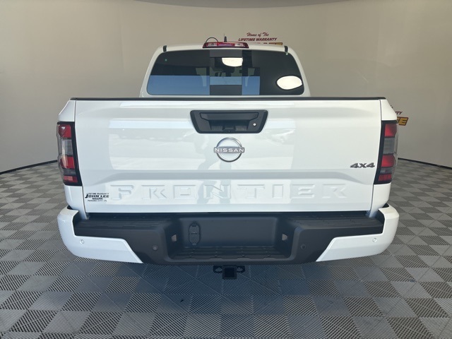 2025 Glacier White Nissan Frontier SV 4X4 Truck