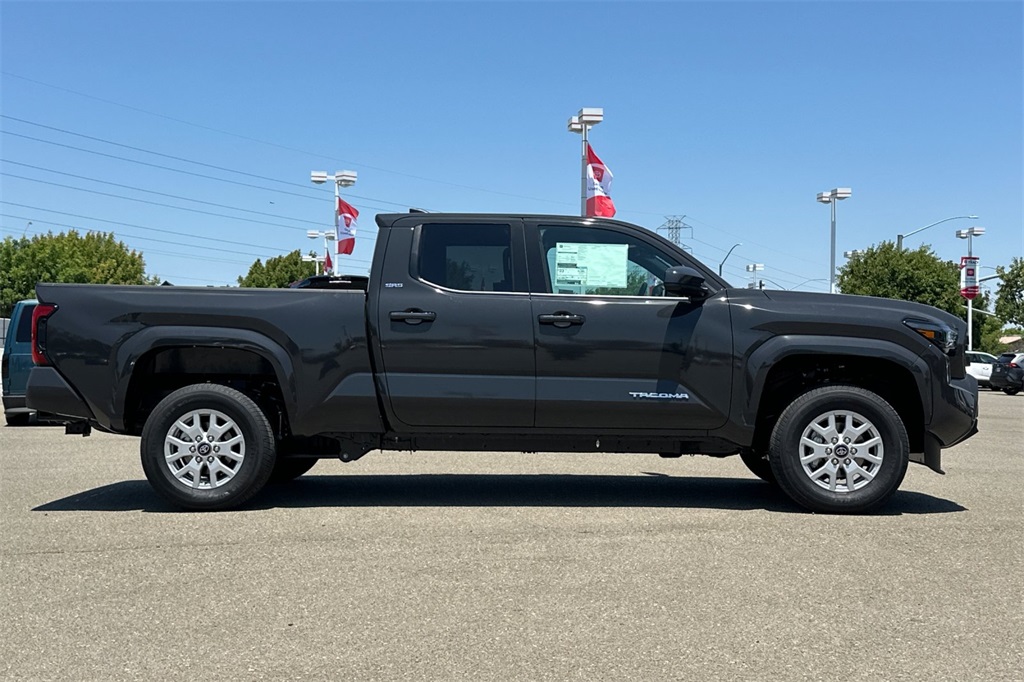 2025 Toyota Tacoma SR5 Double Cab photo 4