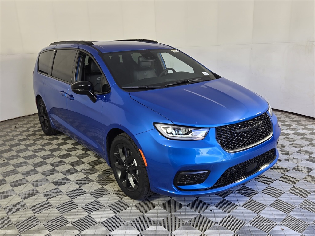 new 2026 Chrysler Pacifica car, priced at $48,895