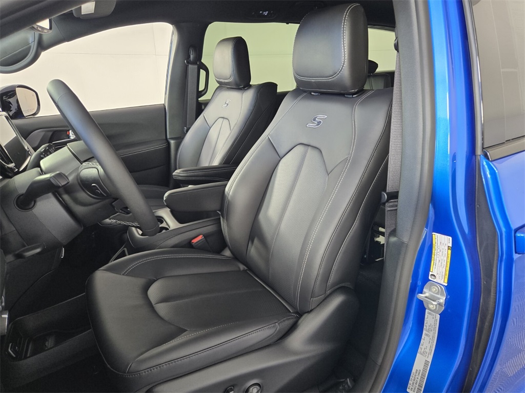 new 2026 Chrysler Pacifica car, priced at $48,895