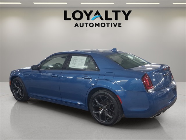2022 Chrysler 300 Touring photo 3