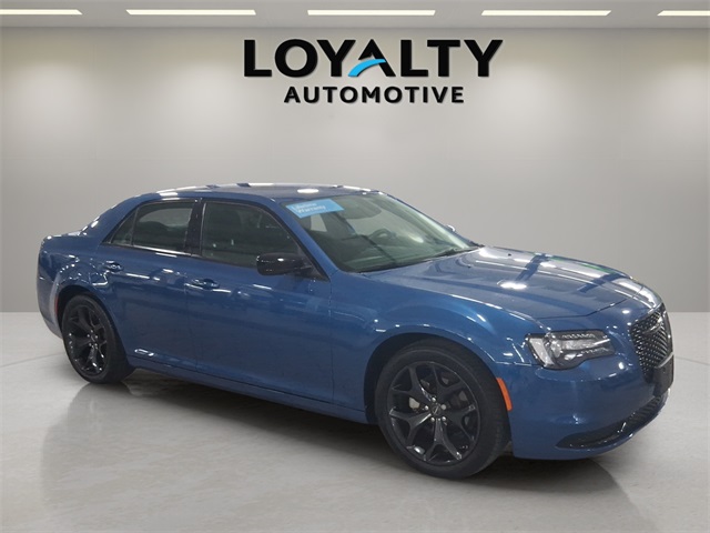 2022 Chrysler 300 Touring photo 7