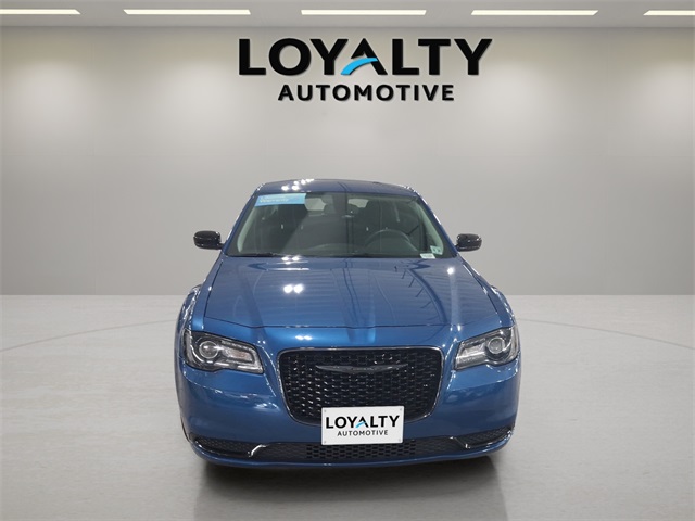 2022 Chrysler 300 Touring photo 8