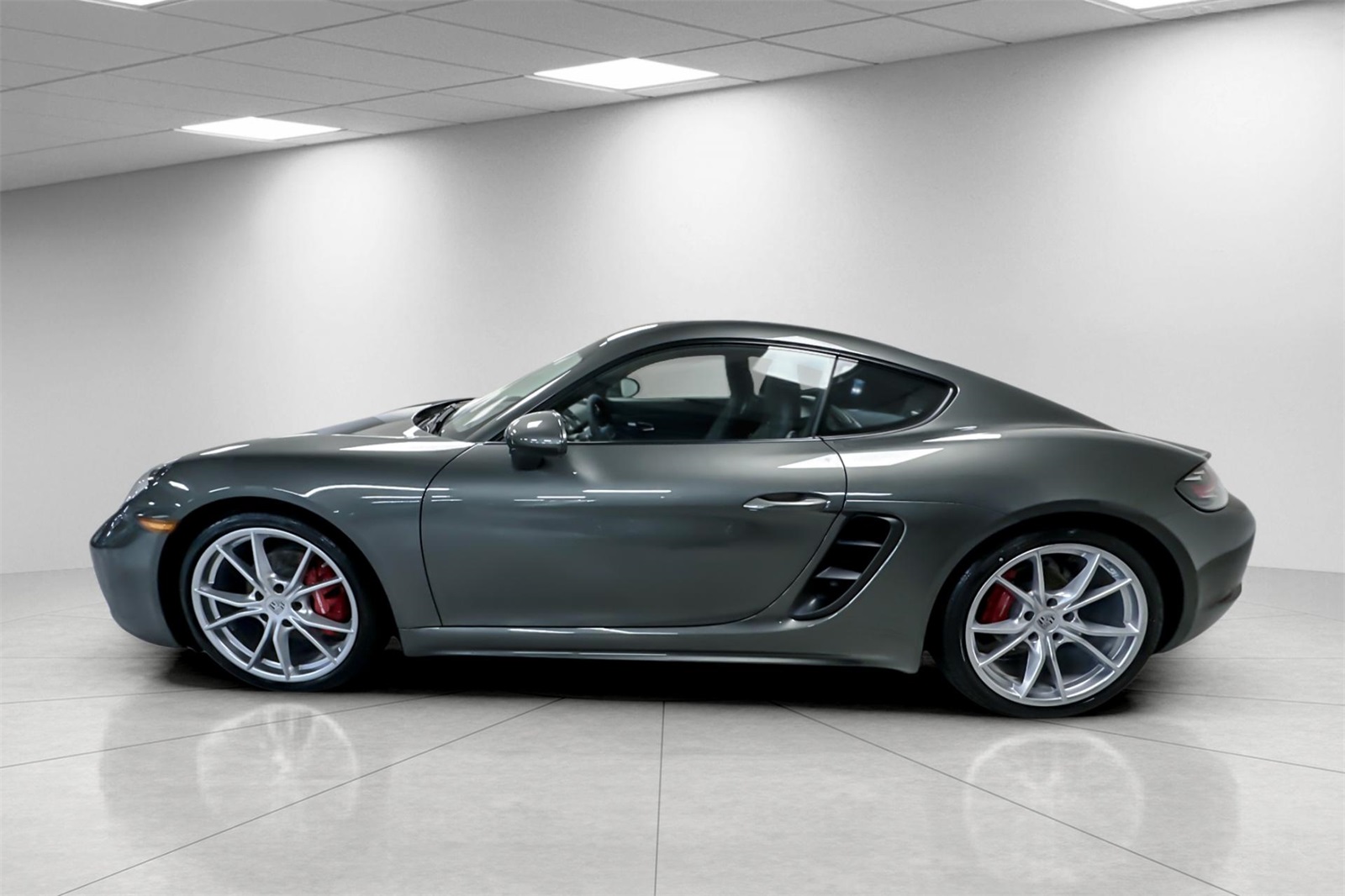 2025 Porsche Cayman S photo 2