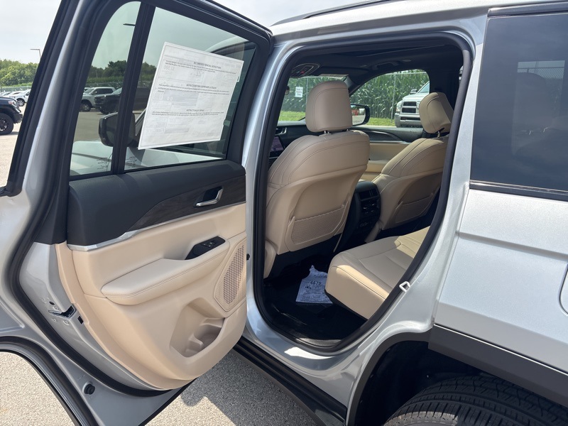 2025 Jeep Grand Cherokee Limited photo 10