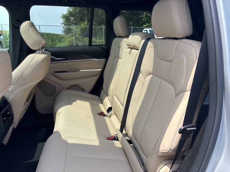 2025 Jeep Grand Cherokee Limited photo 12