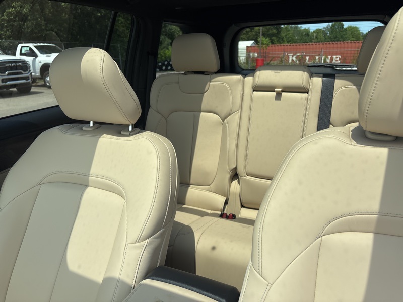 2025 Jeep Grand Cherokee Limited photo 20