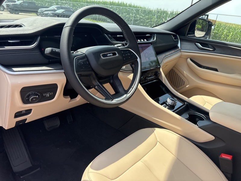 2025 Jeep Grand Cherokee Limited photo 21